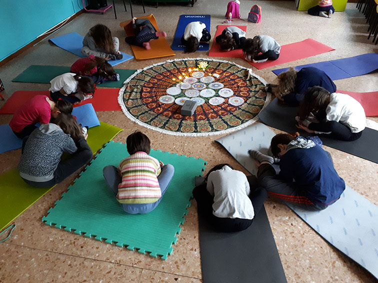 Sabato Mattina Alla Scuola Di Edith Al Via I Corsi Di Yoga Canto Giochi Amo E Tanto Altro Parmakids It